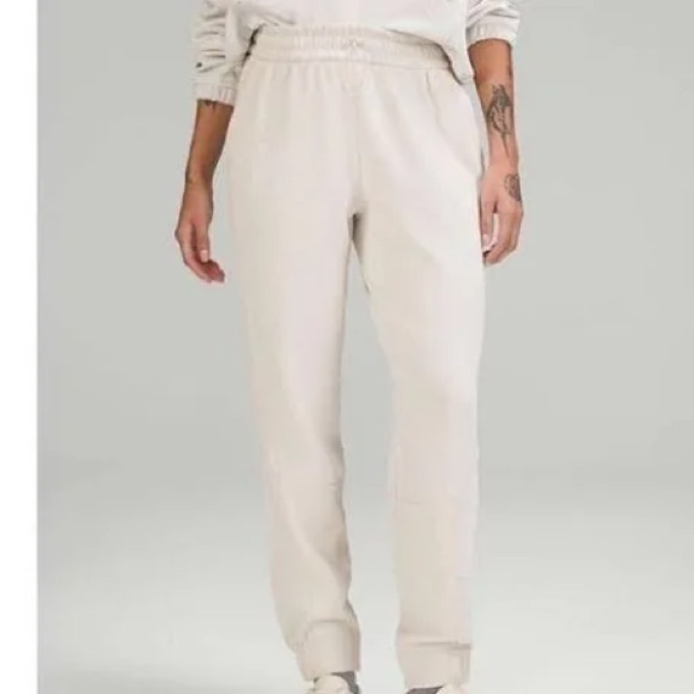 Lululemon Softstreme Jogger Pants size 4